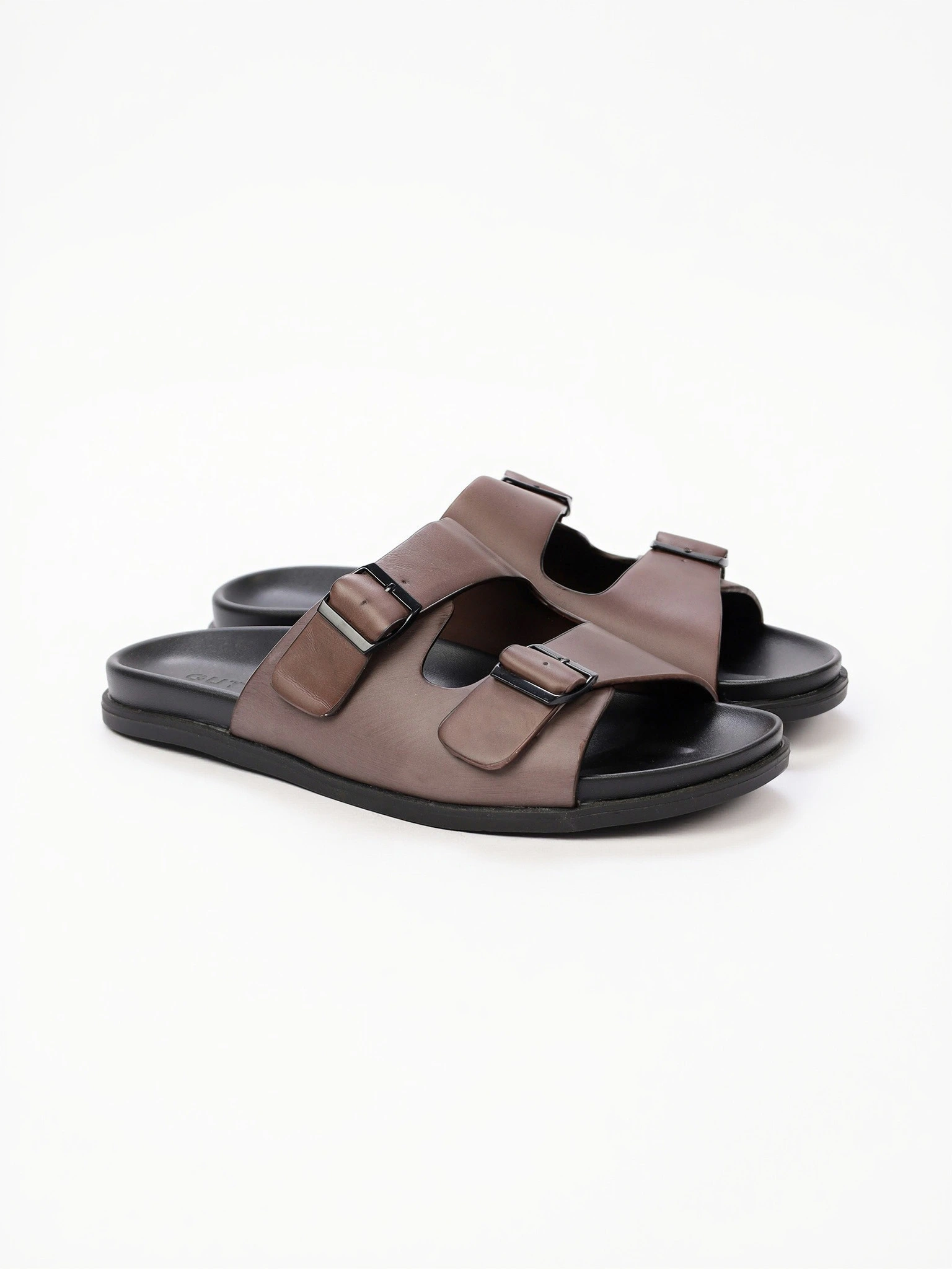 Сланцы коричневого цвета на низкой подошве